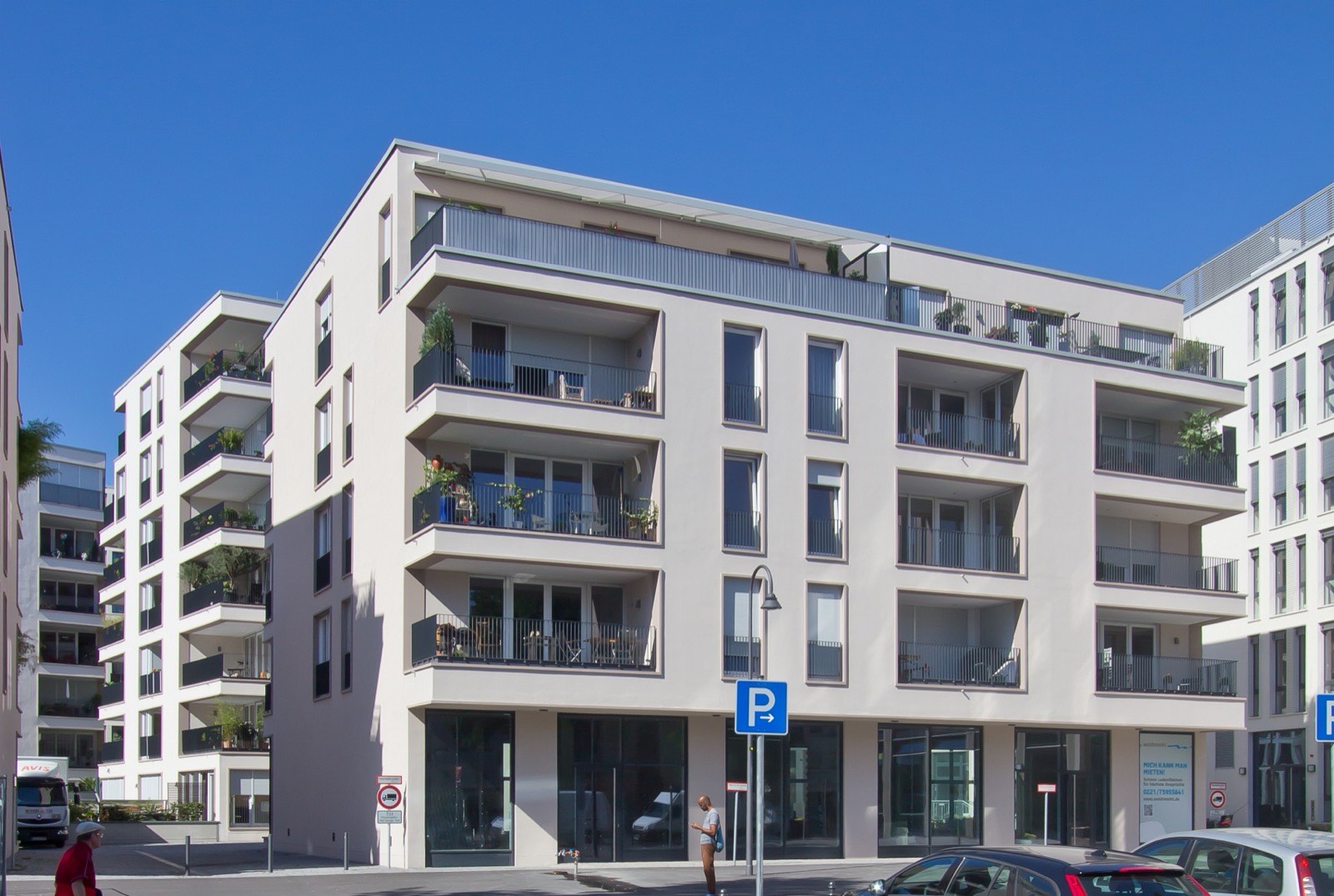 Moderne Wohnbebauung am Waidmarkt in Köln-Altstadt-Süd mit Balkonen und gewerblich genutztem Erdgeschoss