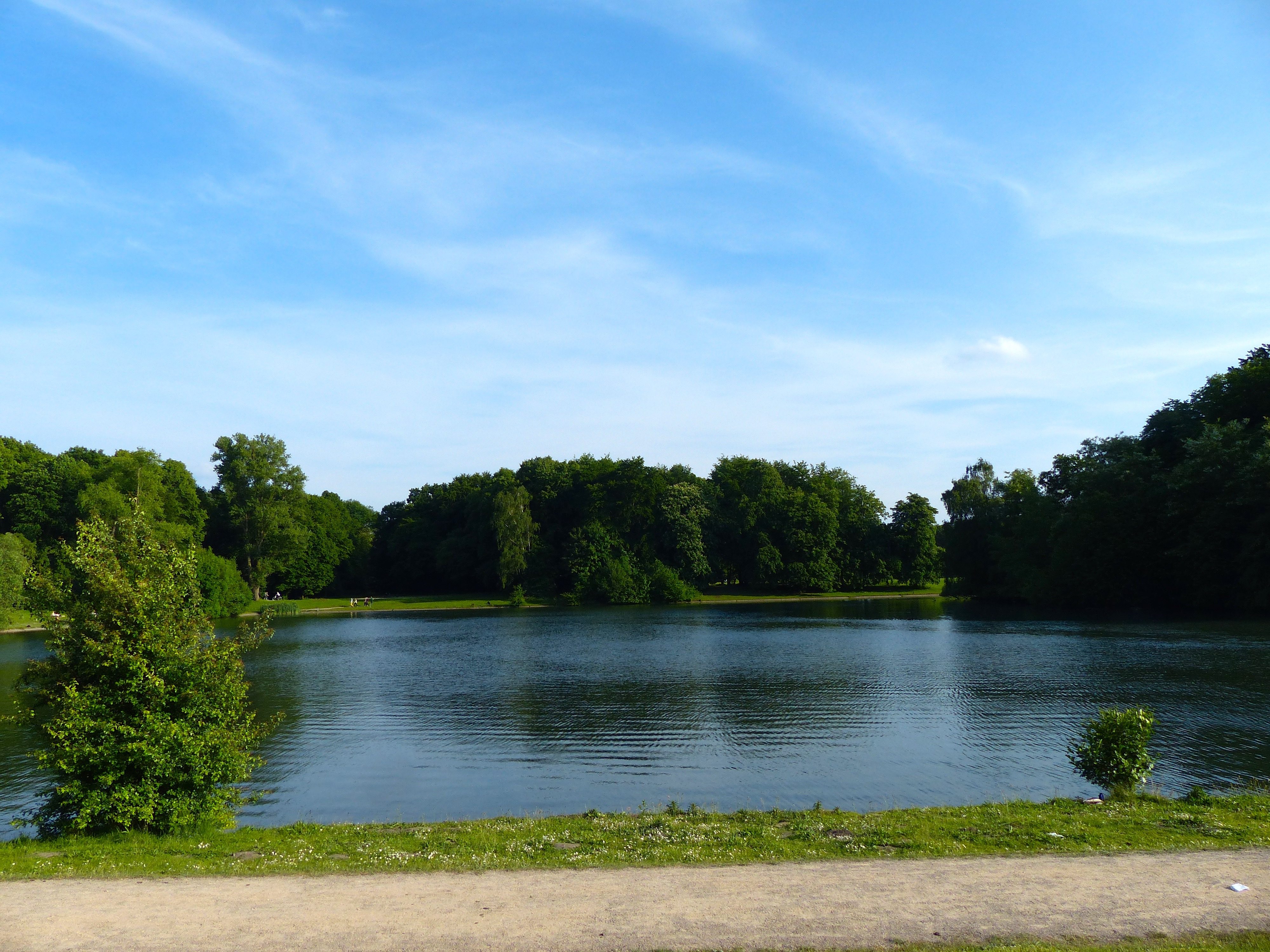 Decksteiner Weiher am westlichen Rand von Köln-Sülz